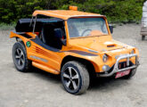 Um Fyber 2000 com entrada de ar no capô à beira do rio Guriú, em Camocim (foto: LEXICAR).