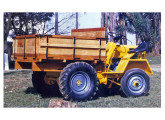 Minicarreta Gamma Cobra com carroceria fixa de madeira para o transporte de carga geral.
