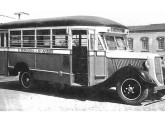 Carroceria Grassi sobre Ford 1936 no transporte entre Santo André e São Bernardo do Campo (SP).