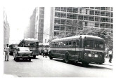 Ônibus "Camões" ainda em circulação no centro do Rio de Janeiro em 1961 (fonte: site rodrigomattardotcom).