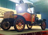 Ford T com "carrosserie Sportsman", desenhada e fabricada pela Grassi; lindamente conservado, o carro esteve exposto no Museu do Automóvel de Brasília por ocasião do 90º aniversário da Ford do Brasil (foto: LEXICAR).