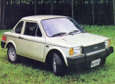 A versão do XEF que acabou sendo colocada à venda, no final de 1983, tinha para-brisas intercambiáveis, como no protótipo anterior, porém vigias de maior tamanho nas colunas traseiras (foto: Motor3).