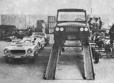 A linha de fabricação da Macan, no final de 1965: à esquerda, alguns Gurgel Jr II, e sobre o cavalete o novo protótipo do Gurgel II "para adultos"; programado para ser fabricado em série em 1967, o carrinho jamais foi colocado em produção (fonte: Mecânica Popular).
