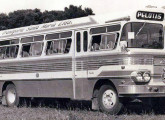 A menos das típicas bandeiras acima das janelas, a semelhança entre os carros da Hennemann e da Eliziário foi especialmente forte no início da década de 60, como mostra este modelo, da Transporte Santa Maria, de Pelotas (RS) (fonte: site memoriagaucha).