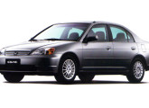Apesar de certa semelhança com o modelo anterior, a sétima geração do Civic, lançada no Brasil no final do ano 2000, teve ao monobloco muito modificado.