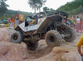 Esta foto mostra o excepcional desempenho da suspensão do protótipo Hunter em terrenos irregulares (fonte: site 4x4brasil).