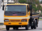 Mais um GMC 7-110 (este de 1998) fotografado em Juiz de Fora (MG); a imagem é de julho de 2015 (foto: Jorge A. Ferreira Jr.).