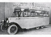 Um dos seis ônibus Morris com carroceria Grassi agregados à frota da Auto Viação Metropolitana, do Rio de Janeiro (RJ), em 1932; note o incomum terceiro eixo traseiro com rodado simples (fonte: Automóvel-Club).