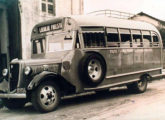 Ford 1936 emplacado em Laranjal Paulista (SP), nos anos 30 atendendo à ligação rodoviária com Tietê (fonte: Ivonaldo Holanda de Almeida).