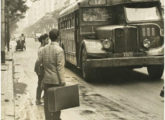 O novo Aclo-Grassi circulando pela avenida Barata Ribeiro, em Copacabana (Rio de Janeiro, RJ), em 1958 (fonte: Arquivo Nacional).