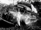 Ford-Grassi do Expresso Princesa dos Campos, de Ponta Grossa, atolado no interior do Paraná na década de 40. 