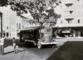 Um quarto GMC COE 1939 com carroceria urbana Grassi circulando na cidade de São Paulo, agora em 1943 (fonte: Klaus Jürgen Mahrenholz).