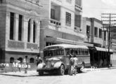 Detalhe de cartão postal de Barra Mansa (RJ), mostrando ônibus White do final dos anos 40 atendendo à ligação entre aquela cidade e a vizinha Volta Redonda. 