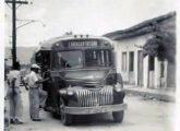 Ônibus semelhante atendendo à cidade de Caraguatatuba (SP) no final dos anos 40.