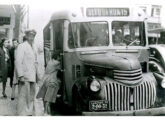 Veículo idêntico atuando no transporte urbano de Curitiba (PR) no final da década de 40 (fonte: Diogo Félix).