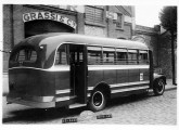 Ford 1943 com carroceria urbana Grassi (fonte: Claudio Farias).