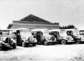 Frota da empresa Santo Antônio, de São José dos Pinhais (PR), mostrando seis carrocerias Grassi das décadas de 30 e 40 sobre chassis leves e médios Opel Blitz e Chevrolet (e>d) 1935, 1940 e 1941 (fonte: portal cndez).  