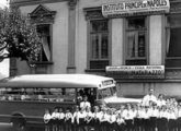 Um Ford-Grassi semelhante como ônibus escolar, em São Paulo (SP), nos anos 50 (fonte: Luiz Eduardo Cirne Correa).