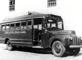 Ford 1946-47 aplicado à ligação rodoviária entre Sorocaba e Salto do Pirapora (SP) em imagem de 1949 (fonte: portal brasilbook).
