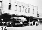 International KB-6 da extinta Viação Mineira diante da antiga estação rodoviária de Juiz de Fora (MG); o ônibus tinha Muriaé como destino (fonte: Ivonaldo Holanda de Almeida / mauricioresgatandoopassado).