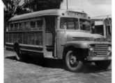 Lotação Ford 1948 pertencente à antiga Viação Trevisan, de Piracicaba (SP) (fonte: Flavio Trevisan Ometto / onibusbrasil).