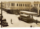 Cartão postam mostrando lotação Grassi em ponto de parada na área central de Campos (RJ) (fonte: Ivonaldo Holanda de Almeida / jornalterceiravia).