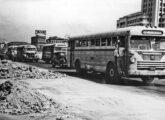 Outro Grassi em chassi Aclo trafegando diante da Estação Central do Brasil nos anos 50 (fonte: portal oriodeantigamente). 