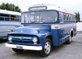Ford F-600 nacional de 1957 com carroceria Grassi (foto: Leonardo Branco da Silveira / onibusbrasil).