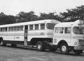 Papa-filas Grassi de 1957 da Transportes Paranapuan, do Rio de Janeiro (RJ); também o cavalo-mecânico Scania-Vabis recebeu cabine Grassi (fonte: Tony Belviso / toffobus).
