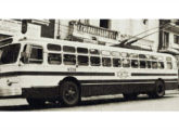 O trólebus Grassi/Villares permaneceu em operação em São Paulo até o início da década de 80, quando esta imagem foi tomada (fonte: João Marcos Turnbull / onibusnostalgia).