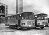 Dois Grassi sobre Mercedes-Benz LPO da empresa cearense Nossa Senhora de Aparecida, a caminho de Fortaleza, fotografados diante da basílica de Aparecida do Norte (SP) (fonte: mob-reliquias). 