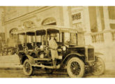 Atendendo à linha para Bingen, este Grassi sobre chassi não identificado foi um dos primeiros ônibus a operar em Petrópolis (RJ) (fonte: portal aconteceempetropolis).