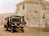 Ônibus Grassi, em 1928 ligando a então estação ferroviária de São Bernardo do Campo (hoje Santo André) à Vila de São Bernardo; a linha foi precursora da atual Viação ABC (fonte: João Marcos Turnbull / onibusnostalgia).