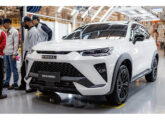 Híbrido Haval H6, agosto de 2025: o primeiro automóvel montado no Brasil pela Great Wall, mostrado ao Presidente da República no dia da inauguração da fábrica (fonte: portal motor1).