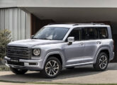 Haval H9 2027, externamente diferenciando-se pela grade e logotipos em preto fosco.