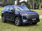 Em junho de 2026 o SUV Haval H6 passou a ser equipado com motor flex: foi o primeiro híbrido plug-in do mercado com motor alimentado a etanol (foto: Henrique Rodriguez / 4 Rodas).