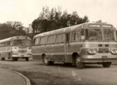 Hennemann sobre Mercedes-Benz LP da primeira metade da década de 60 pertencente à empresa Santa Terezinha, de Brusque (SC), seguido de um Caio-LP; o ônibus atendia a cidade vizinha de Guabiruba (fonte: portal egonbus).
