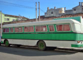 O mesmo ônibus, evidenciando o chassi longo e o grande balanço traseiro (foto: Israel Oliveira).