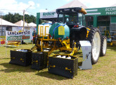 Pulverizador CataçãoDuo, aqui sobre trator Valtra, lançado no Agrishow 2015 (foto: LEXICAR).