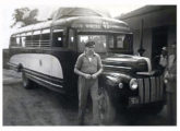 Ford 1942-47 da Auto Viação Catarinense, de Blumenau, praticando a ligação com Porto Alegre, via Florianópolis (fundada em 1928, a Catarinense é a mais antiga empresa rodoviária de passageiros em operação no país) (fonte: Gilson Luiz Pereira / egonbus).