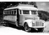 Ford 1942-47 com carroceria de madeira operado pelo Expresso Presidente Getúlio, da cidade catarinense de mesmo nome (fonte: portal egonbus).
