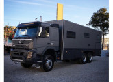 De 2016 é este motor-home fora-de-estrada; montado sobre caminhão Volvo FMX 6x6; denominado FMX500 e com pintura fosca em tom prata, foi equipado com motogerador, ar condicionado de duas zonas, central multimídia com internet via satélite, sistema de som JBL, bancos de couro, sistema perimetral de câmeras de segurança e garagem para quadriciclos com guincho.