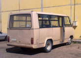 Chevrobus com porta de folha dupla, em fotografia tomada em 2014, em Porto Alegre (foto: Daniel Girardi).