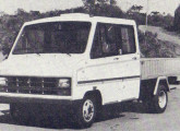 A partir da mesma mecânica Chevrolet, em 1982 foi lançado este caminhão leve com cabine-dupla.