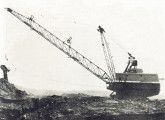 Escavadeira de arrasto Ishibrás 1260W operando em mina de carvão no Rio Grande do Sul.