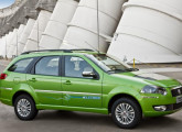 Construídos em cooperação com a Fiat, os carros elétricos da Itaipu Binacional externamente em nada diferem dos automóveis da fábrica mineira; este Weekend é um exemplar fabricado em 2008.