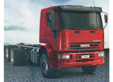 Iveco EuroCargo com terceiro eixo de fábrica.