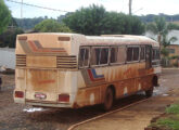 Jumbo em chassi LP desmobilizado de empresa gaúcha não identificada, em 2010 utilizado no transporte informal de Nanoai (RS) (foto: Alexandre M. Sanches / onibusnostalgia).