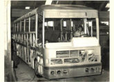 Estrutura de carroceria Columbia em chassi Scania K112 em fase inicial de chapeamento na linha de fabricação da Incasel - ou já seria Comil? (foto: Wladyslaw Hauriluk / onibusbrasil).
