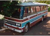 Modelo híbrido, de 1972, foi este carro da Transportes Coletivos Guzella, empresa extinta de Coronel Freitas (SC), trazendo frente do novo Belveder e colunas inclinadas e teto alto do Continental (fonte: portal egonbus).